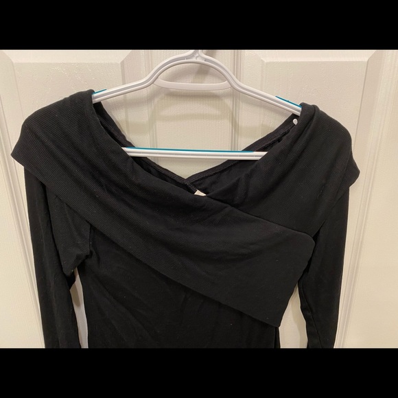 Aritzia BABATON off the shoulder ribbed long sleeve - Picture 2 of 3